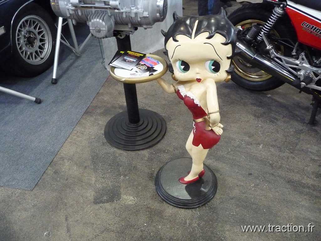 2011_epoquauto (74).jpg - 05/11/2011 - 69000 LYON - EPOQU'AUTO - 33ème Salon International Autos & Motos Anciennes - Présentoire Betty Boop